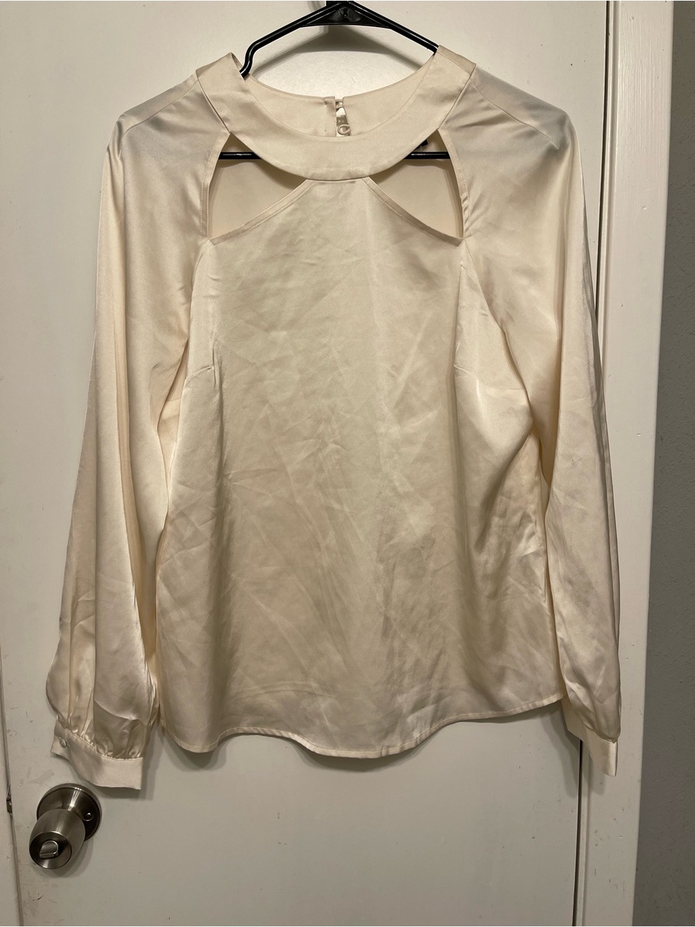 Boston Proper Cream Satin Long Sleeve Blouse Keyhole Back Size Small